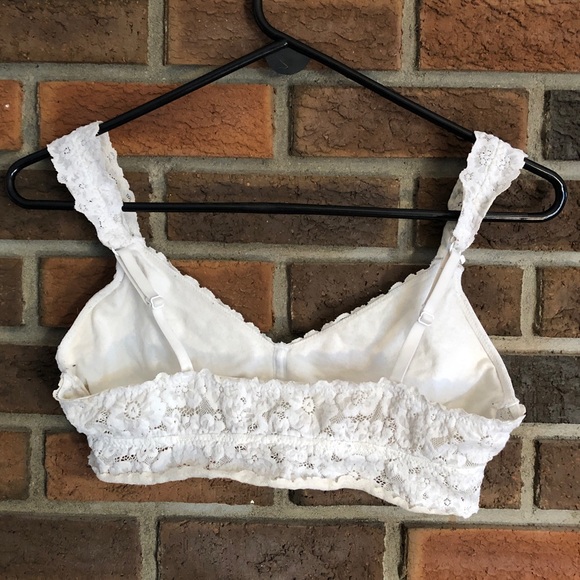 3/$30 ✨ Lace Bralette - Picture 2 of 3